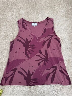 Ten Tomorrow: Rose-Plum Abstract Print V-Neck Tank